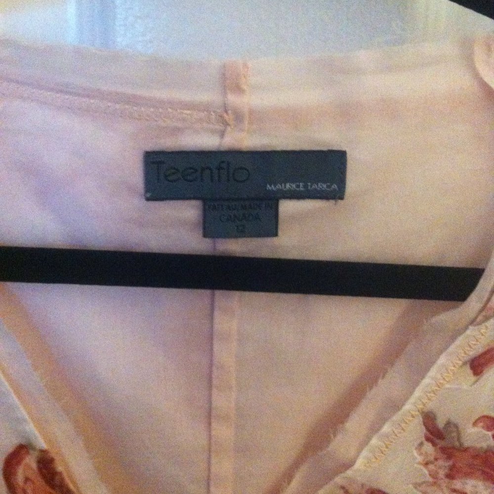 ๐ธ Ladies Teenflo Pink Floral Sleeveless Blouse Top V-neck Size 12๐ธ - Picture 2 of 3